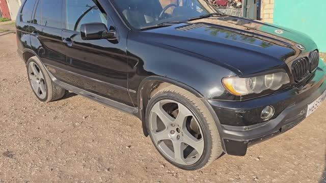 BMW X5 E53. Купил колёса R22 на лето + реснички на фары.