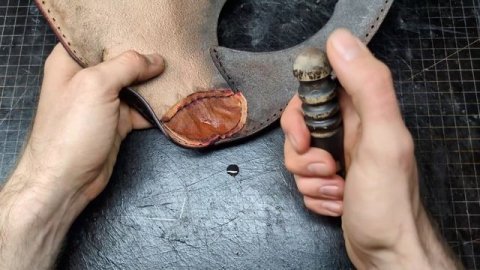 Сумка Жук‑олень своими руками: урок по работе с кожей