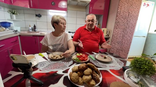 Приготовили  Вкусные Котлеты, Как в Школе // Разговоры На Кухне, За Обедом