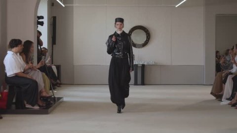 Показ женской коллекции Altuzarra весна-лето 2026 - 2K