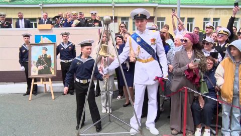 Последний звонок прошел в легендарном Нахимовском училище