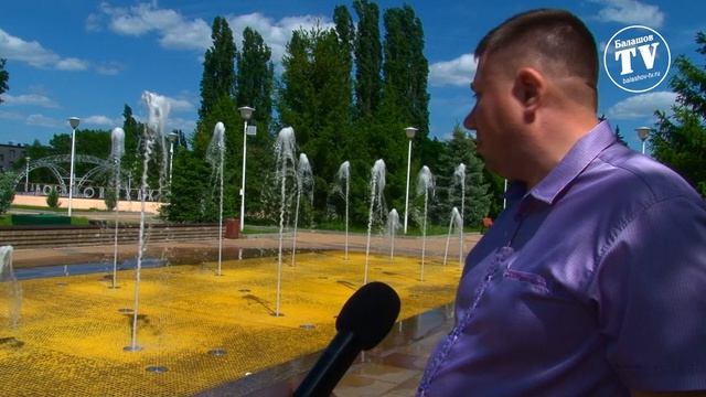 РОДИТЕЛЕЙ ПРОСЯТ ВНИМАТЕЛЬНЕЕ СЛЕДИТЬ ЗА ДЕТЬМИ НА ФОНТАНЕ