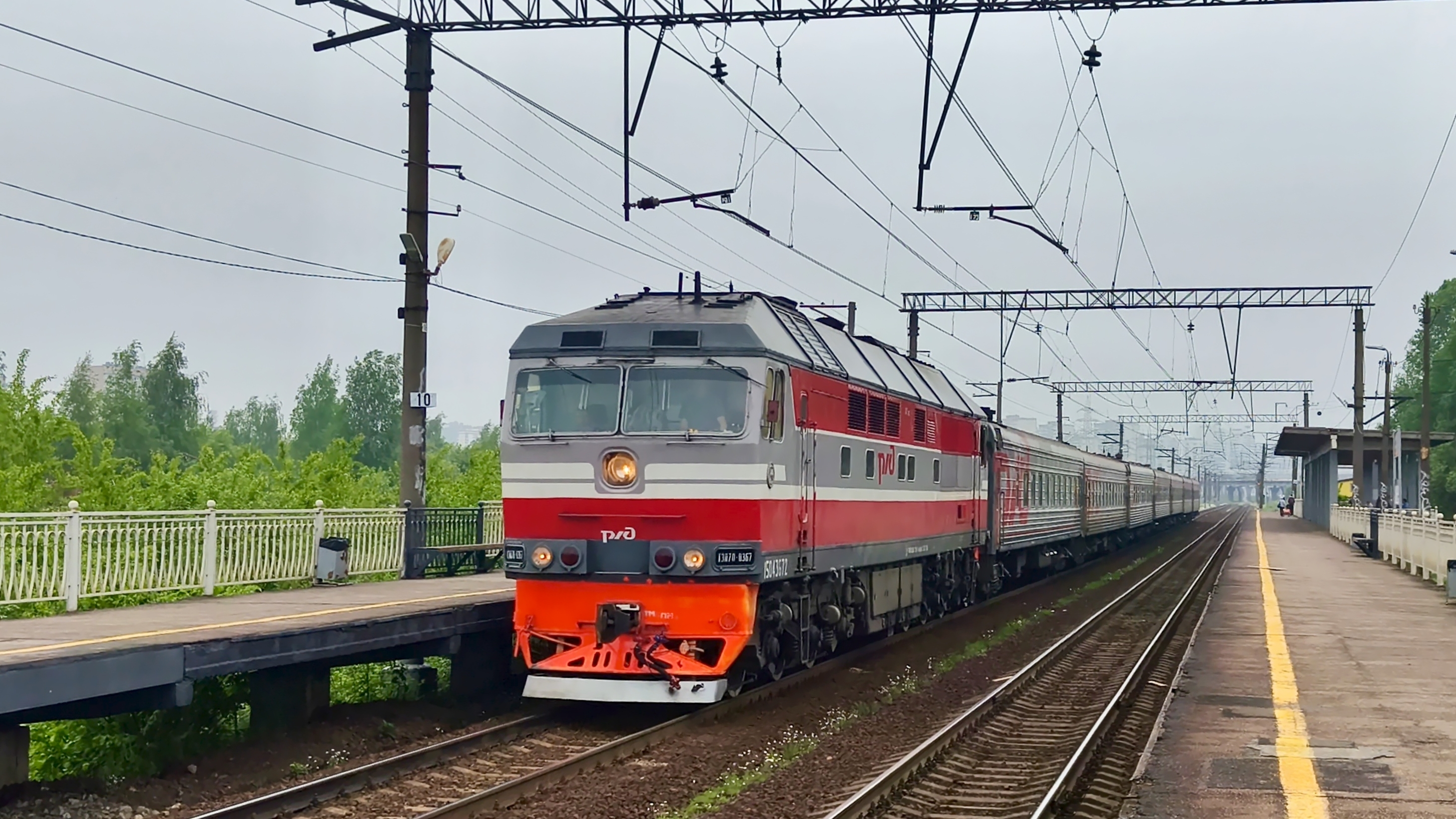 ТЭП70-0367 с поездом 350В Костомукша - Санкт-Петербург на платформе Новая Охта