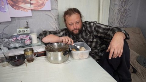 Моя мама так вкусно готовит Кушаю вчерашние котлетки ПОДВАЛ ИЛЬИЧА