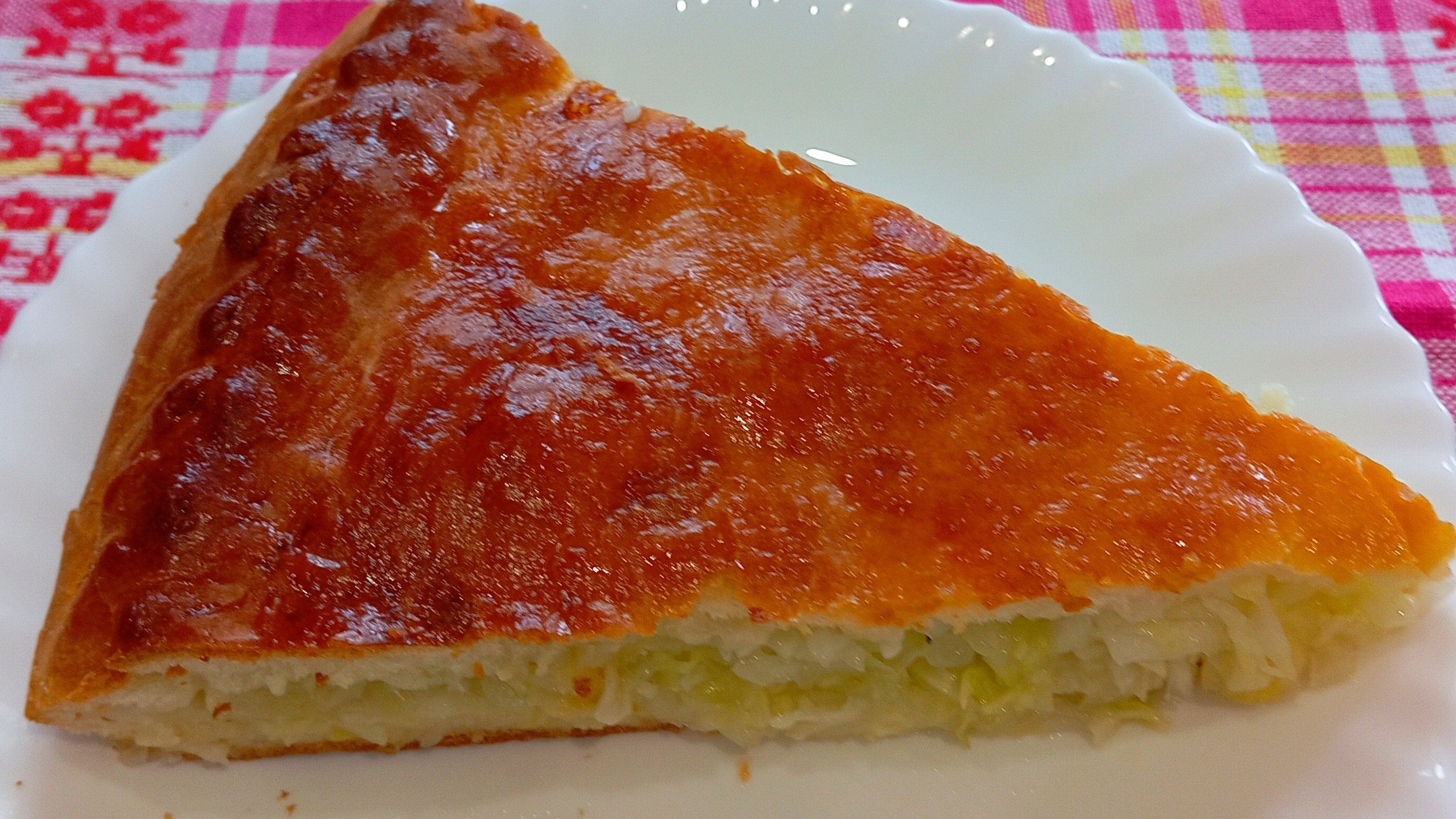 Вкуснейший пирог из молодой капусты. Попробуйте, не пожалеете.