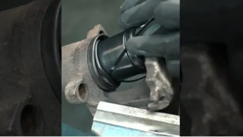 Lifehack: как установить поршень тормозного суппорта