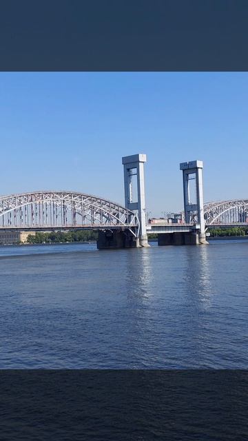 Легендарный электровоз ВЛ10 на Финляндском железнодорожном мосту