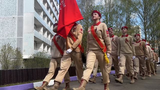 Всероссийская юнармейская акция «Парад у дома ветерана» прошла в Москве