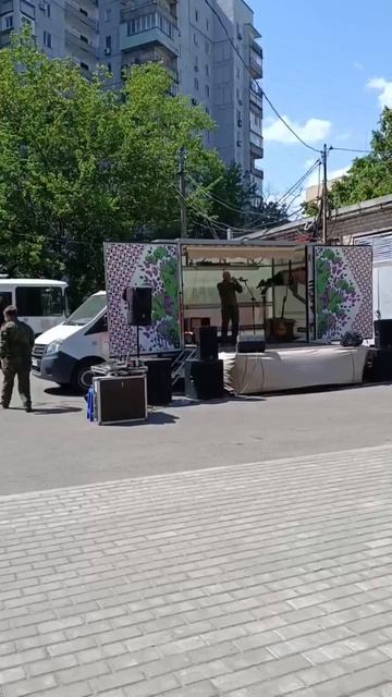 В рамках акции «Международный день соседей» был проведен дворовой концерт для жителей мкр Западный