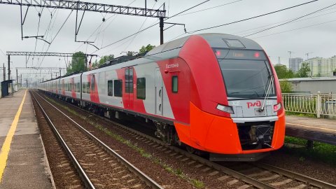 ЭС2Г 237 "Ласточка" сообщением Санкт-Петербург - Сосново на пл. Новая Охта