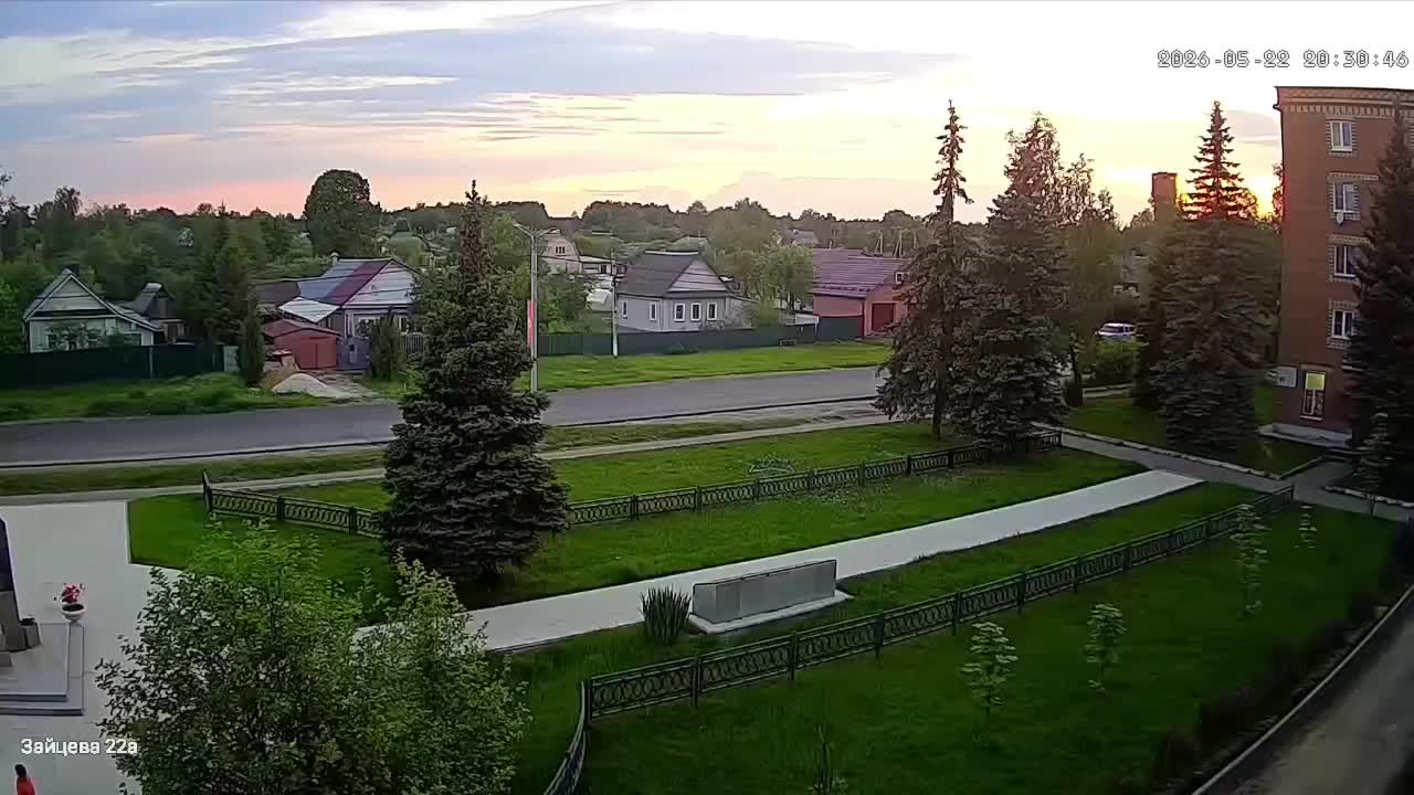 Дети залезли на мемориал погибшим воинам в Воскресенске