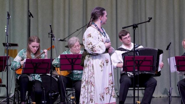 «Деревня» сл. и муз.  В. Нелюбова поет Елена Дерепко в сопр. ансамбля "Сувенир" Новосибирск