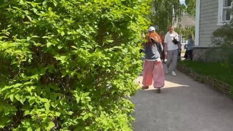 Леночка в Михайловском. 23.05.26
