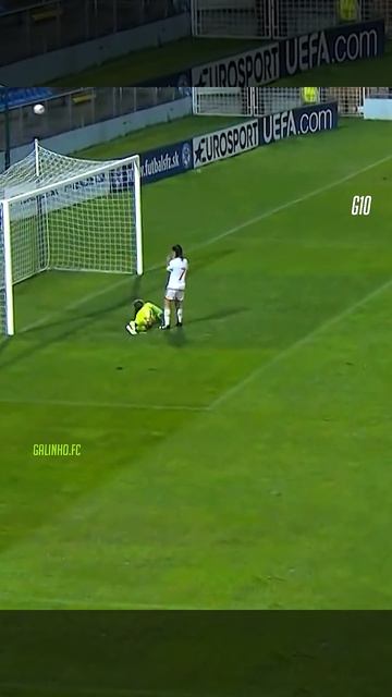 0 IQ Moments in Football 😂 #shorts (3)