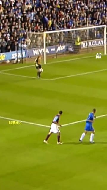 0 IQ Moments in Football 😂 #shorts (18)