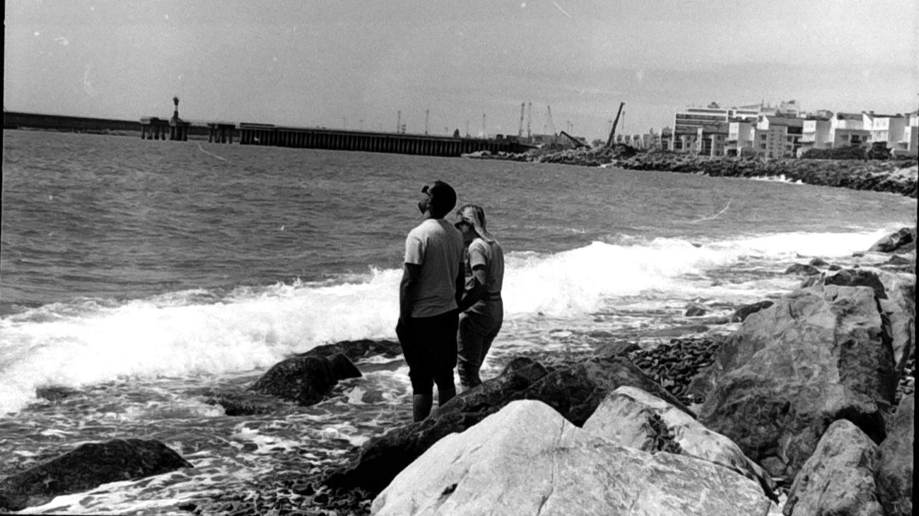 ФТ Сириус (Сочи), у моря. Слайд фильм из черно-белых плёночных фотографий в ретро стиле.