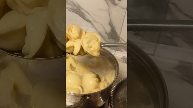 Пельмени и грузинский хинкали
