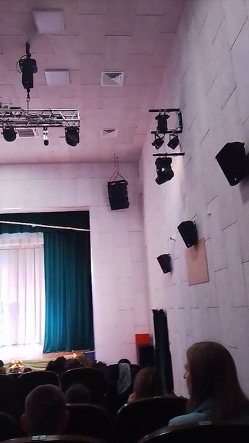в театре едим вкусняшки