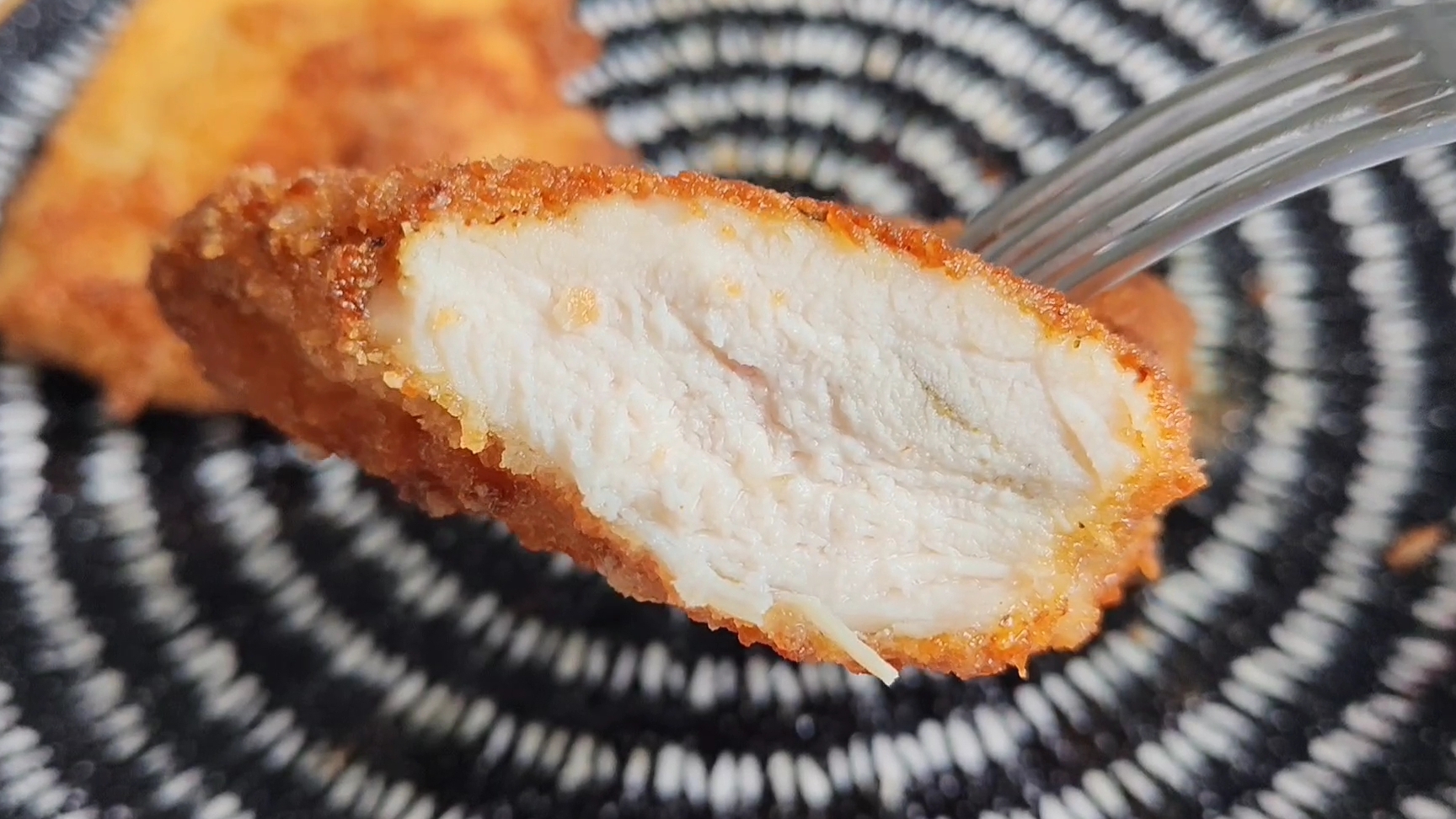 Сочная куриная грудка с чесноком в хрустящей панировке🍗