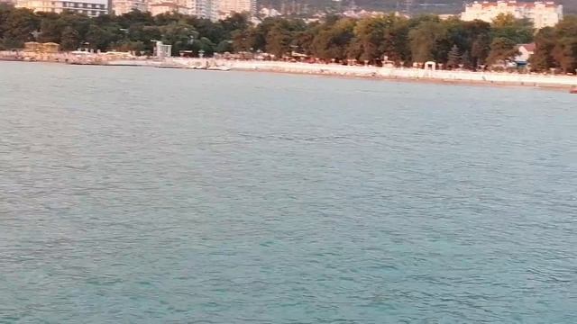 Чудесный закат солнца с центрального пляжа. Геленджик.