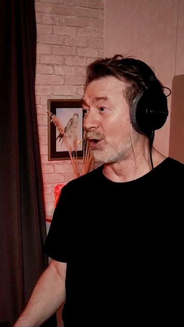 А смуглянка молдованка отвечала парню в лад