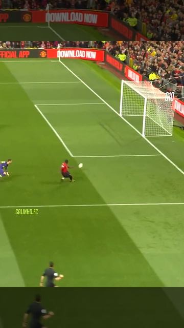 0 IQ Moments in Football 😂 #shorts (4)