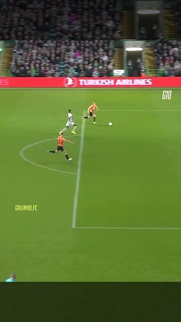 0 IQ Moments in Football 😂 #shorts (6)
