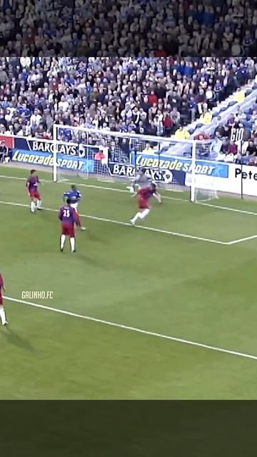 0 IQ Moments in Football 😂 #shorts (7)