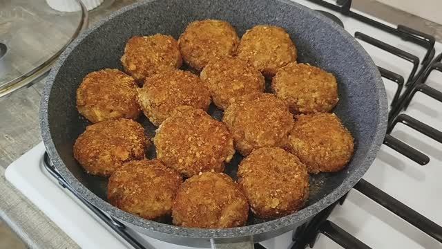 КОТЛЕТЫ ИЗ СВИНИНЫ С СЫРОМ