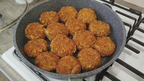 КОТЛЕТЫ ИЗ СВИНИНЫ С СЫРОМ
