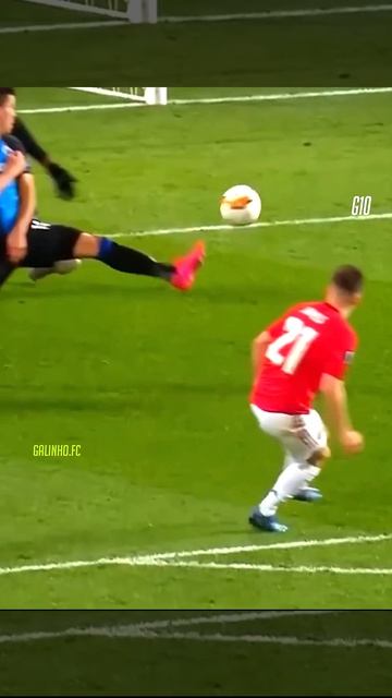 0 IQ Moments in Football 😂 #shorts (8)