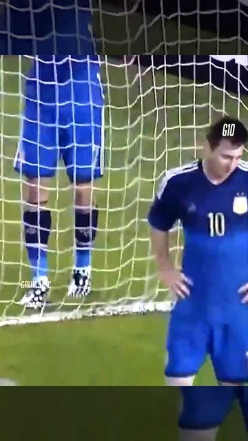 0 моментов с нулевым IQ в футболе 😂 #shorts (13)