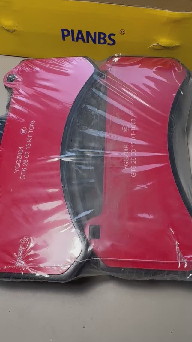 Тормозные керамические  колодки передние для 6-ти поршневого суппорта серии Brembo GT6.