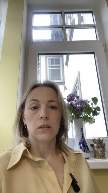 Тревога — это не «с тобой что-то не так». Это тело, которое слишком долго жило в напряжении.