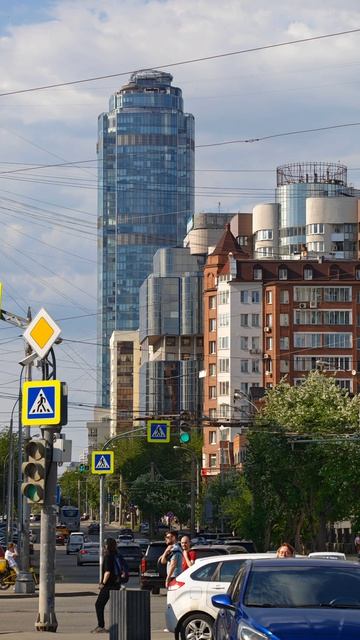 Аллея Студентов-фронтовиков на ул. Белинского в Екатеринбурге