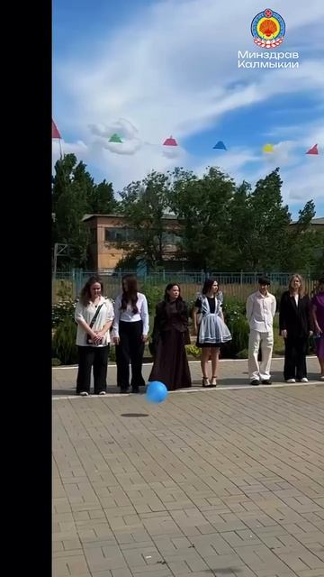 Последний звонок в Малодербетовской средней общеобразовательной школы имени К. Д. Убушиевой