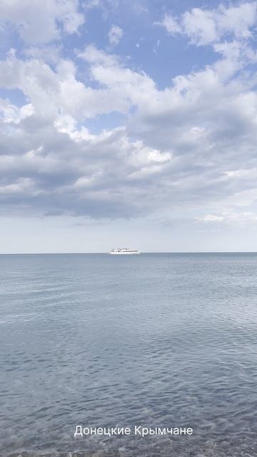 Ялта. Морюшко Вам в ленту🌊 Приморский пляж сегодня вечером🏖️ Водичка +19🌡️