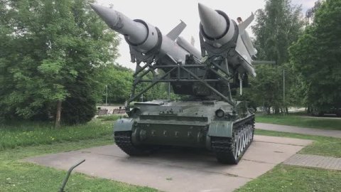 Военная техника в сквере Марии Рубцовой в Химках