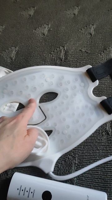 Currentbody LED Light Therapy Face Mask 4-in-1.mp4