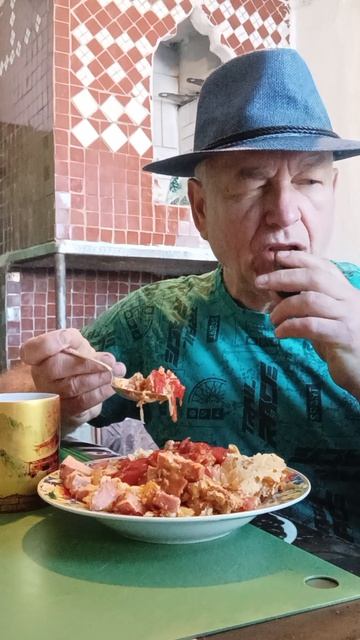 На завтрак цикорий и яичница. Приятного всем аппетита.