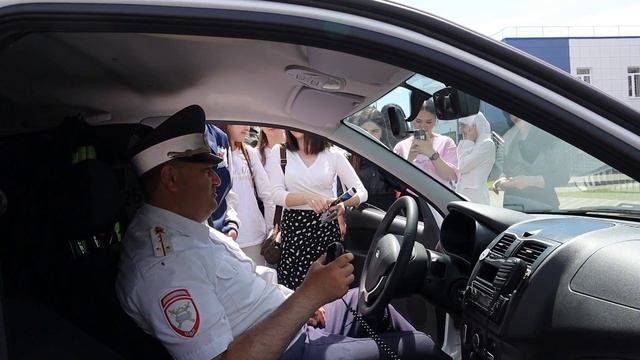 В Карачаево-Черкесии школьники побывали с познавательным визитом в Отделе МВД России по г. Черкесску