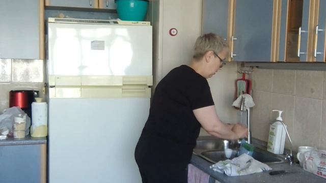 Жарю сырники, получились вкусные 😋. Чуть не подгорели, но вполне норм.