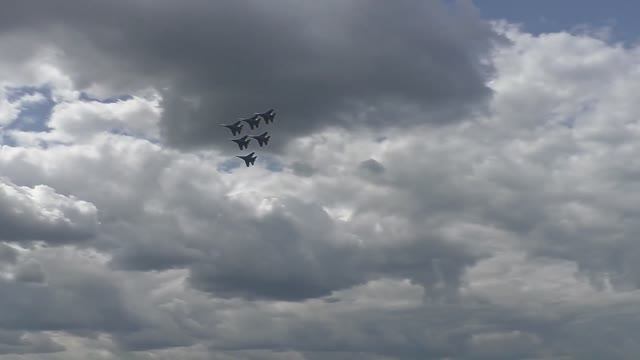 МАКС-2021. Показательное выступление пилотажной группы 