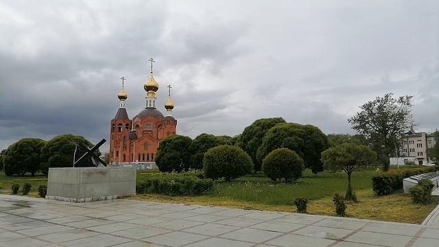 За лесом, за речкой полетят словечки