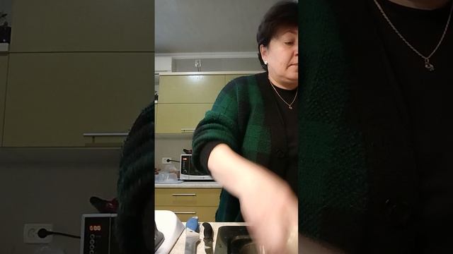 Готовлю начинку для вареников 🥟