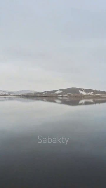 Первый снег над тишиной Сабакты. ❄️🏔️ #lake #travel #nature #snow #water