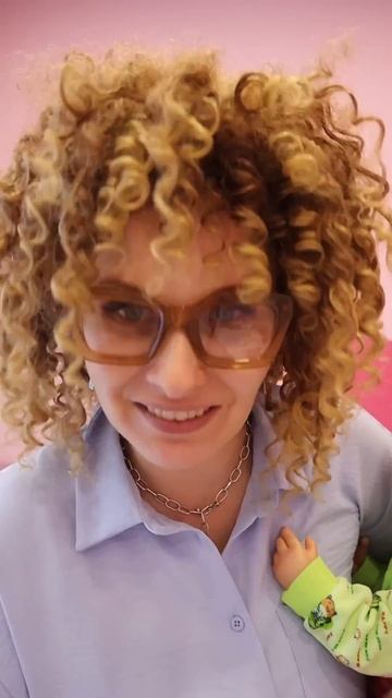 и почему все хотят подержать малышей