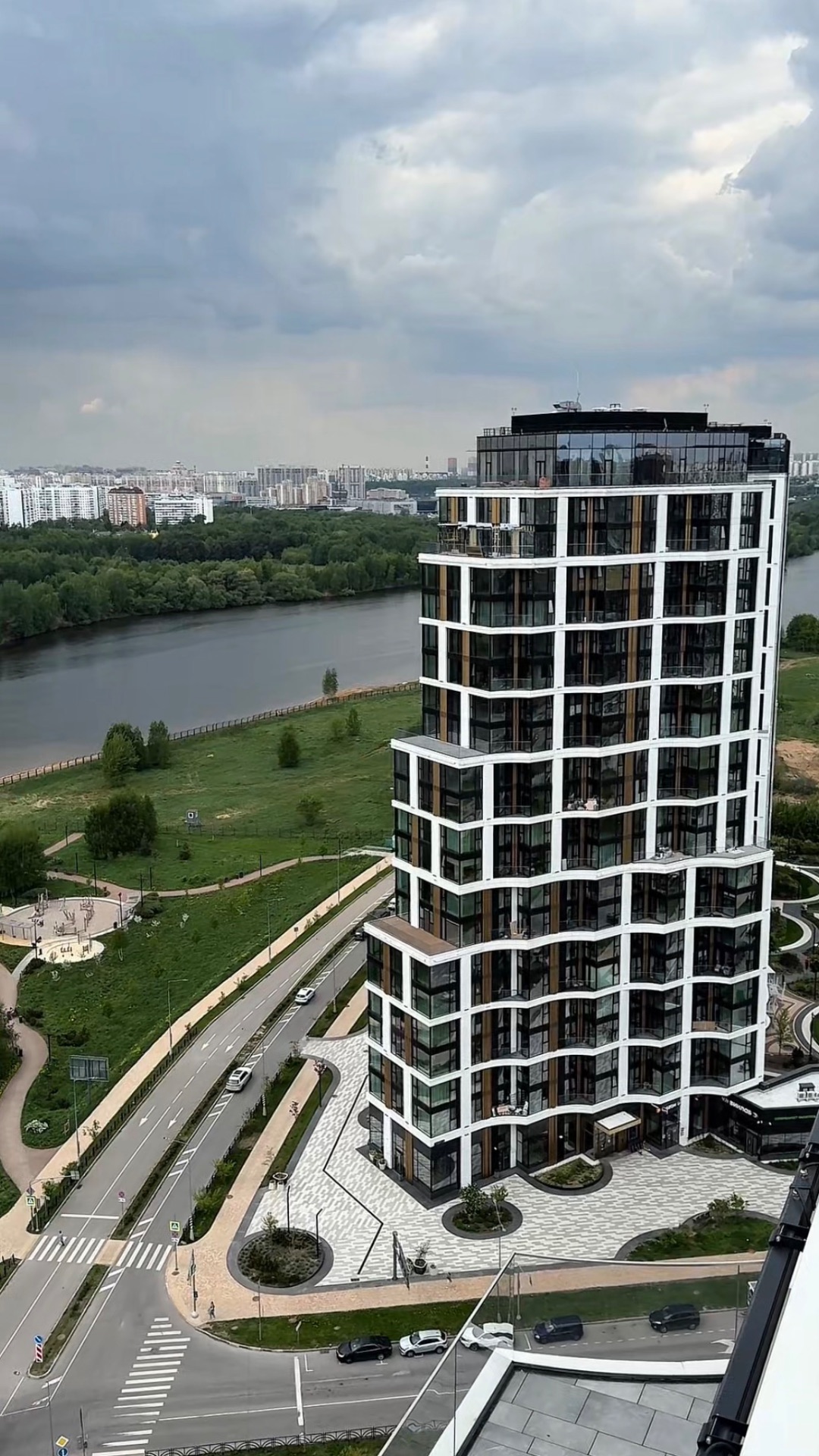 Вид. Набережная. Primavera