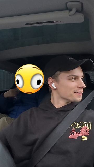 Электромобиль везет бензин для двс #яндекстакси #tesla #москва