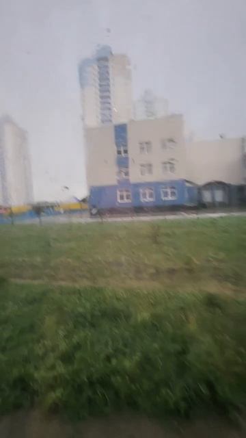 не все погоде под принцессу настраиваться 😌 ну и дождиком, влажностью очень принцессе нравится дыша